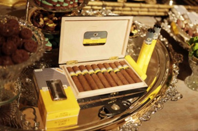 Marcas famosas de charutos, como o cubano Cohiba, ícones da festa, que falam por si