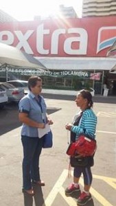 Rubia Santana, dirtora do SECCG e Maria Aparecida, funcionária do Extra da AV. Maracaju