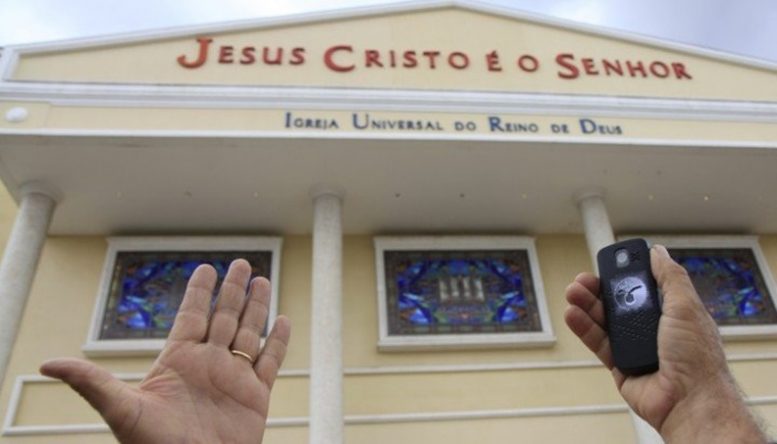 Bola nas costas: Igreja Universal leva gol de fiel “desesperado” e agora vai indenizar o lesado