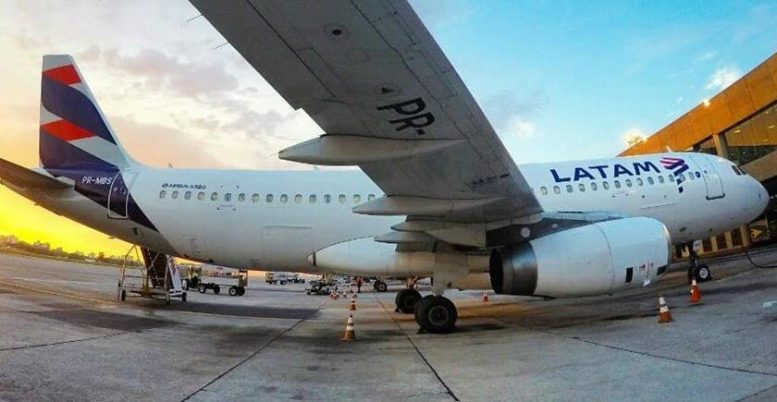 Mais uma na Latam: Juiz condena companhia a pagar R$ 10 mil por atraso em voo internacional