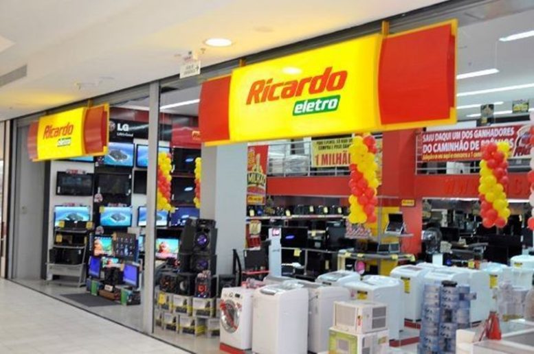 Preço se faz assim! Slogan da Ricardo Eletro esconde calote no FGTS e vale dos funcionários