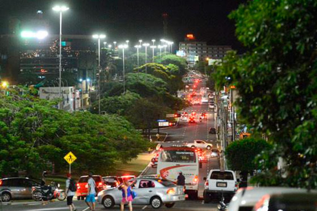 Tem gato na conta? Relatório revela que Energisa cobrou a mais da Prefeitura pela iluminação pública