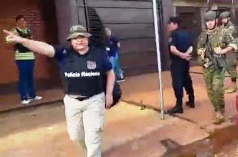 Os trabalhões: Polícia paraguaia invade casa errada, agride famílias e tenta calar imprensa na fronteira