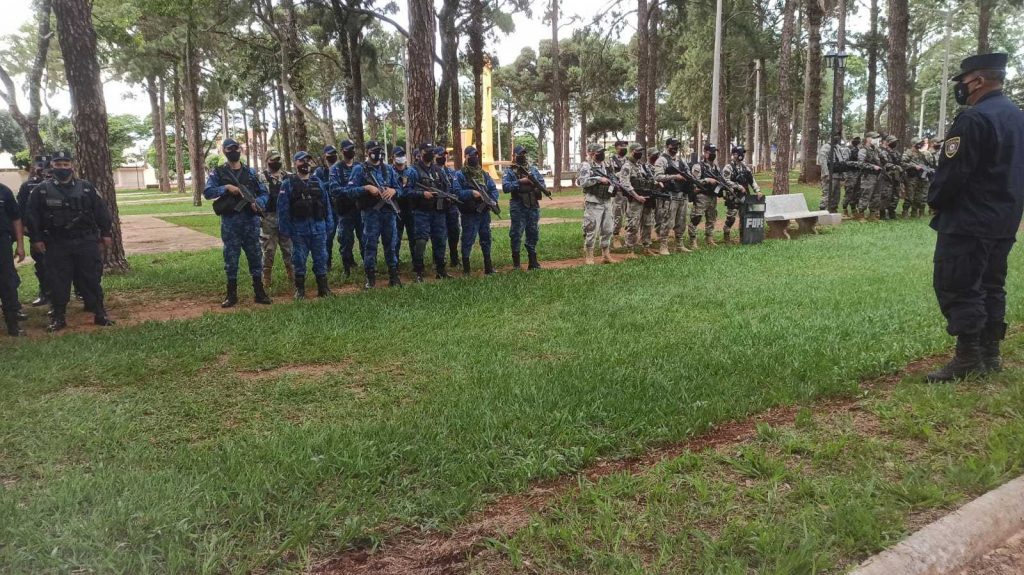 Coalhada de policiais, fronteira do Paraguai com MS tem semana de paz, depois de corpos em vala