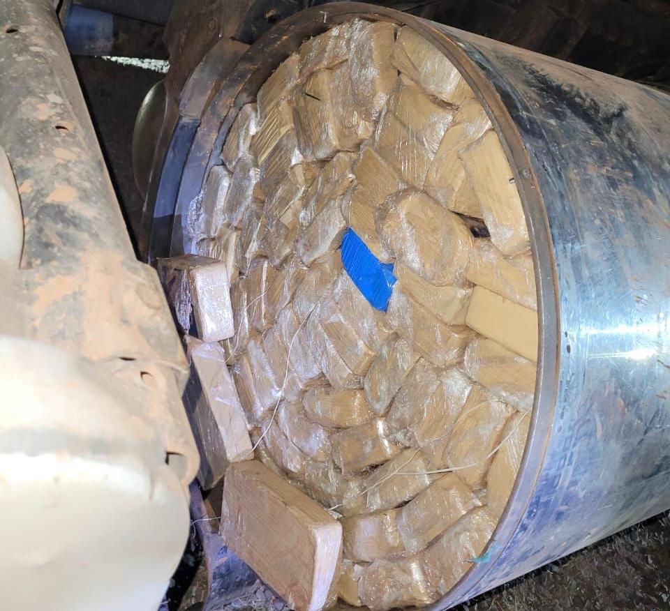 PF apreende em Brasilândia caminhão que saiu da fronteira com 300 quilos de cocaína