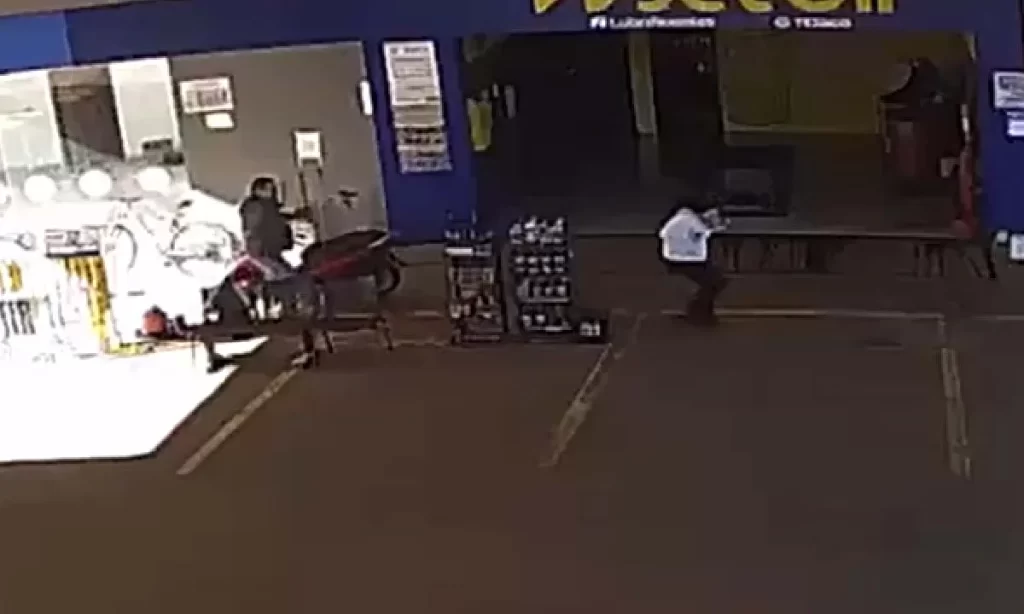 Vítima de tentativa de feminicídio diz que ex parou de atirar porque pensou que ela já estava morta