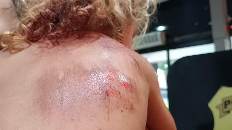 Motorista de aplicativo é preso após arrastar passageira e criança em acidente violento