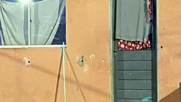 Cadê a polícia? Homens invadem casa, mandam bala e 3 ficam feridos na Capital