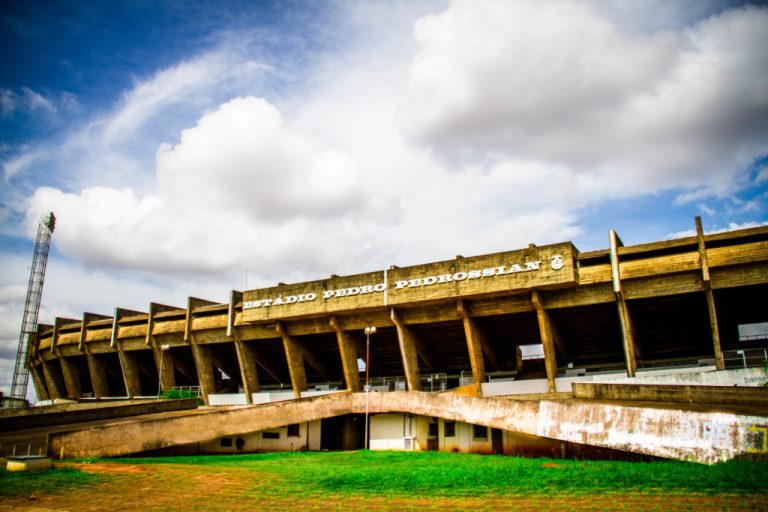 Futebol ganha! Estado vai assumir gestão do Morenão após quatro anos fechado