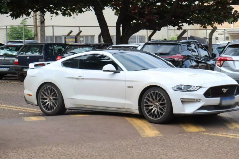 PF apreende Mustang de luxo em operação contra esquema milionário de fraudes
