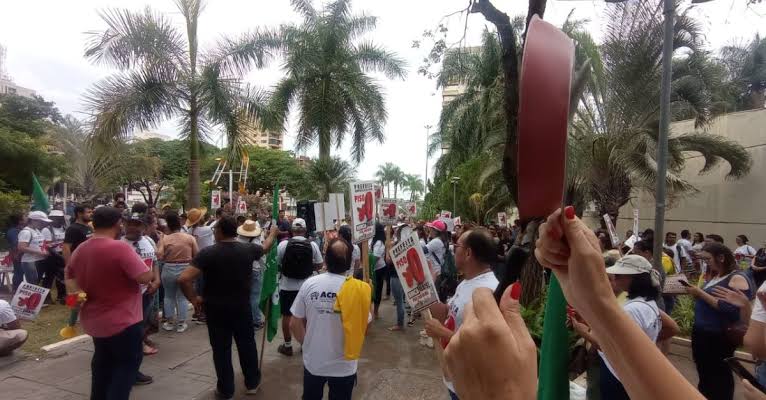 Paralisação de professores afeta 110 mil alunos da REME em meio ao período eleitoral