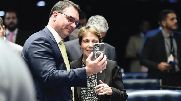 E a novela continua…Senadora admite diálogo sobre vice de Flávio, mas seu partido quer neutralidade
