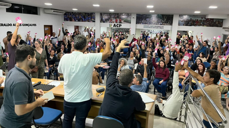 Prefeitura e professores avançam e reajuste de 5,4% deve ser pago em parcela única