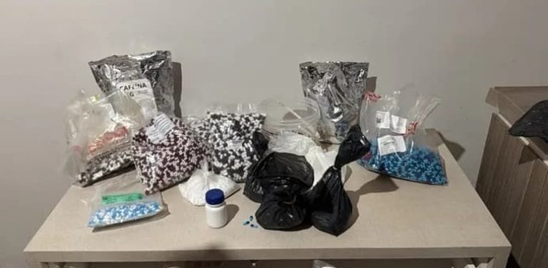 Mistura perigosa! PM aposentado e mulher são presos em laboratório de emagrecedores proibidos